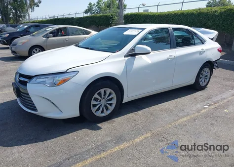 2017 Toyota Camry Le z USA, uszkodzony, nr VIN 4T1BF1FK8HU768038